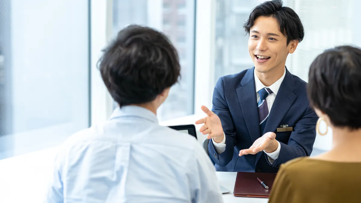 握手する弁護士